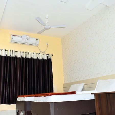 Hotel Triveni Balangir Exterior photo
