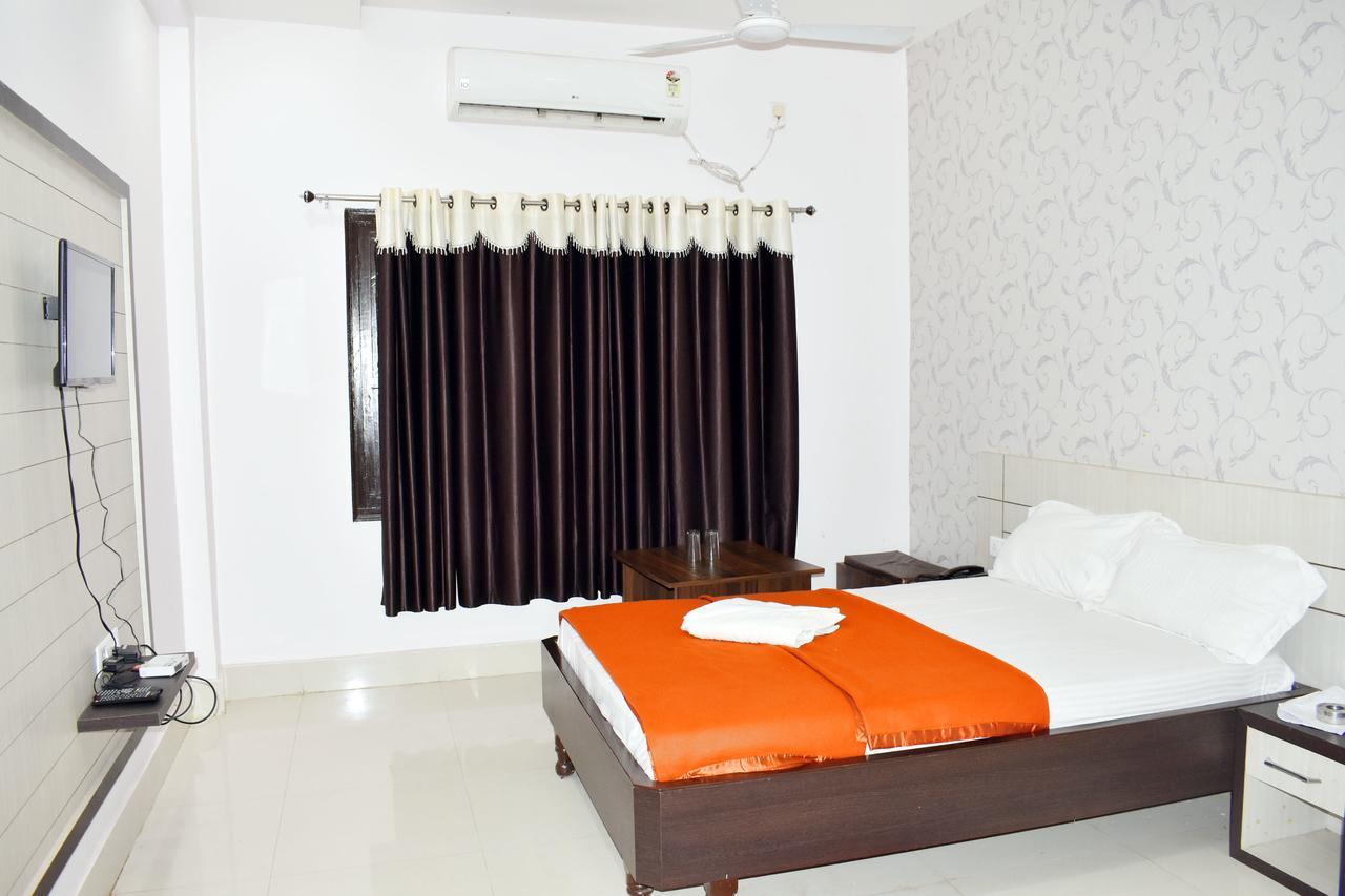 Hotel Triveni Balangir Exterior photo