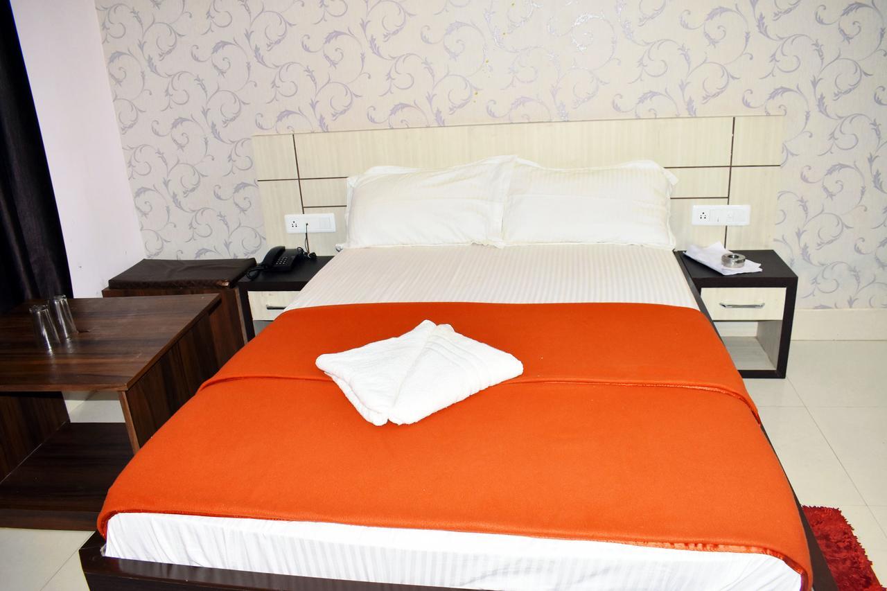 Hotel Triveni Balangir Exterior photo